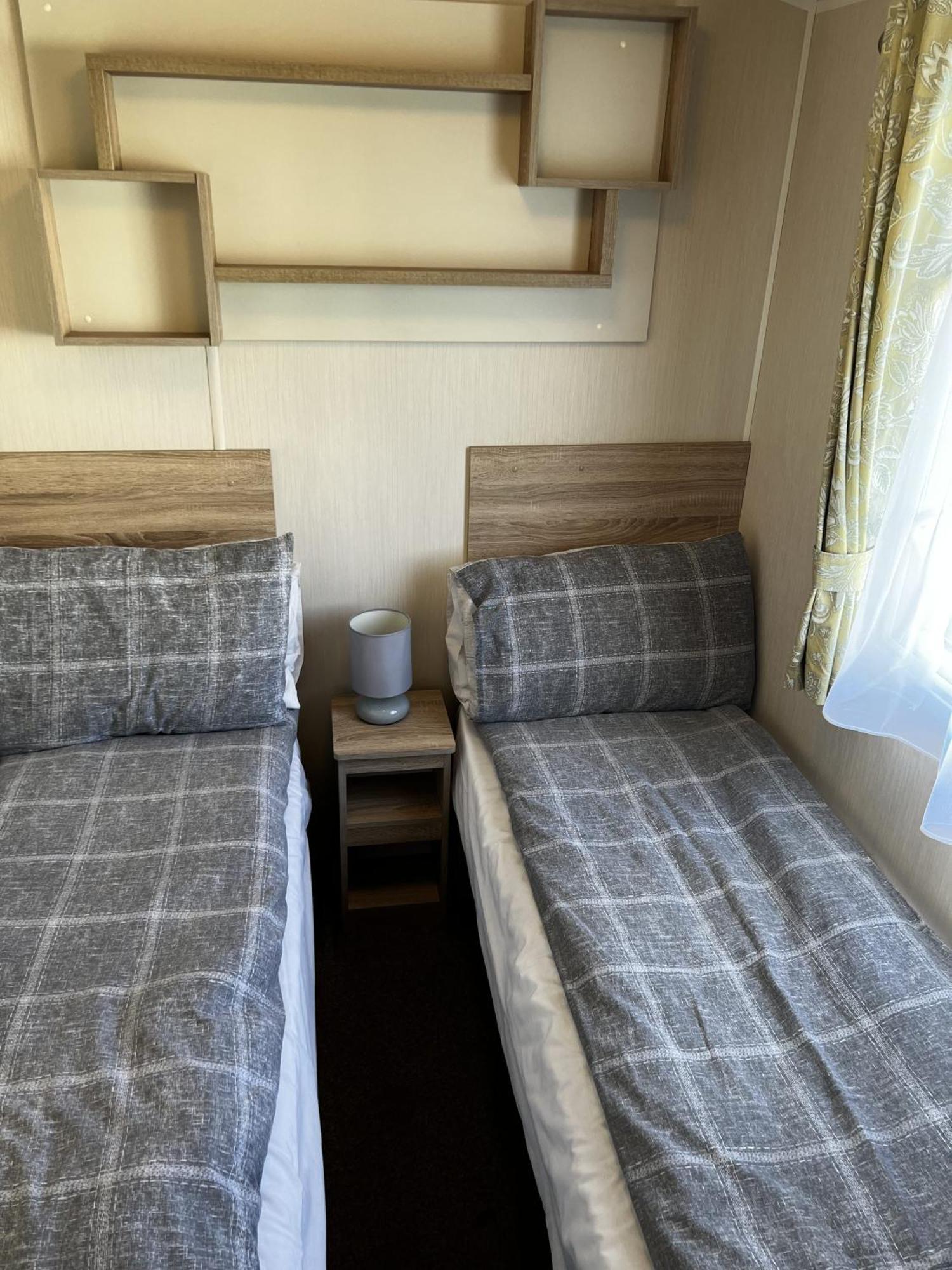 Moonstone Lymington Hotel เลส์ดาวน์-ออน-ซี ภายนอก รูปภาพ
